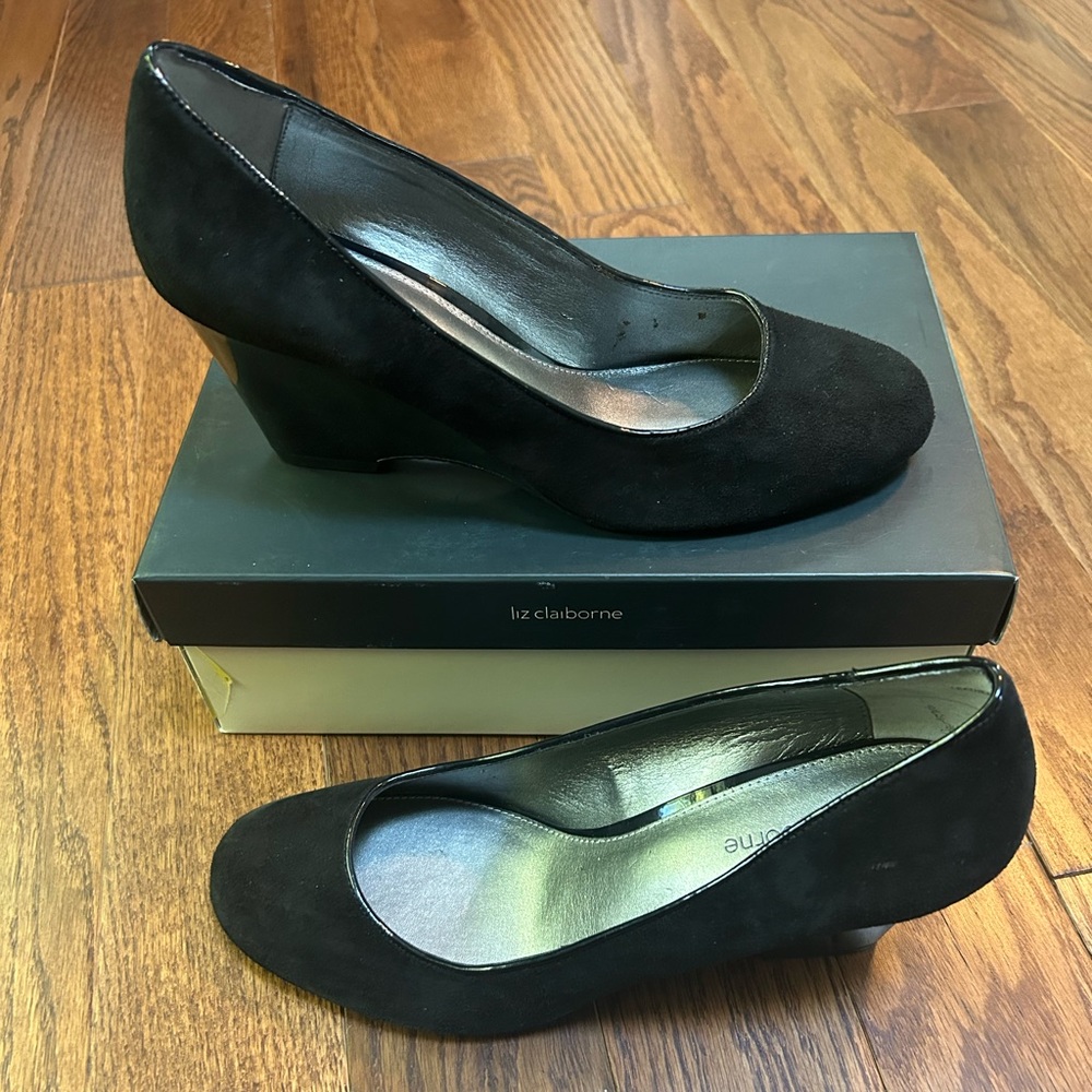 Liz Claiborne Zelin Black Suede Wedge Shoes - size 9.5
